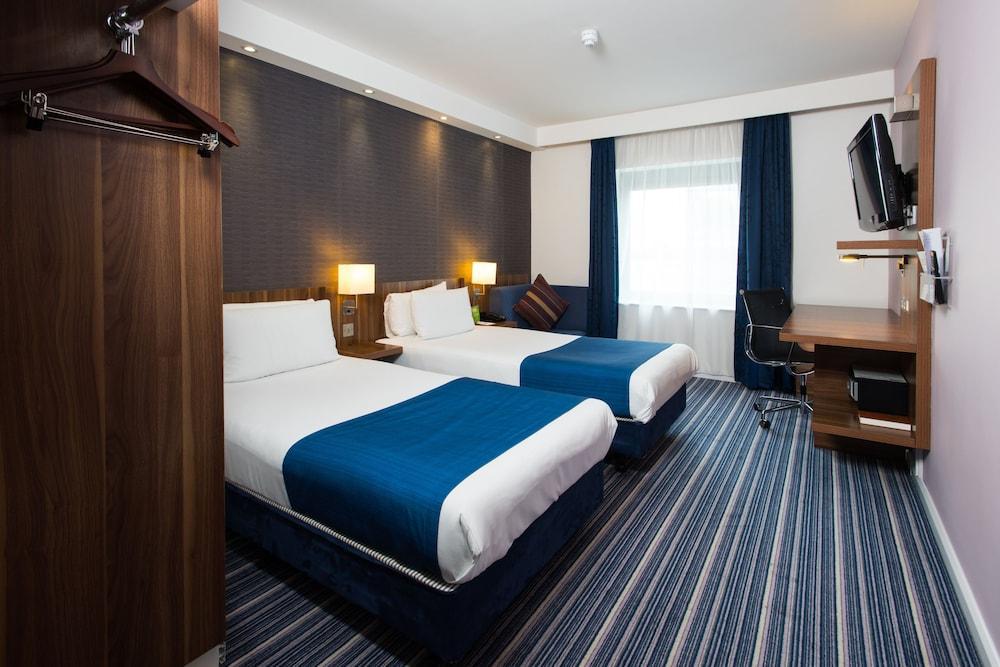 Holiday Inn Express London-Wimbledon-South, An Ihg Hotel Εξωτερικό φωτογραφία