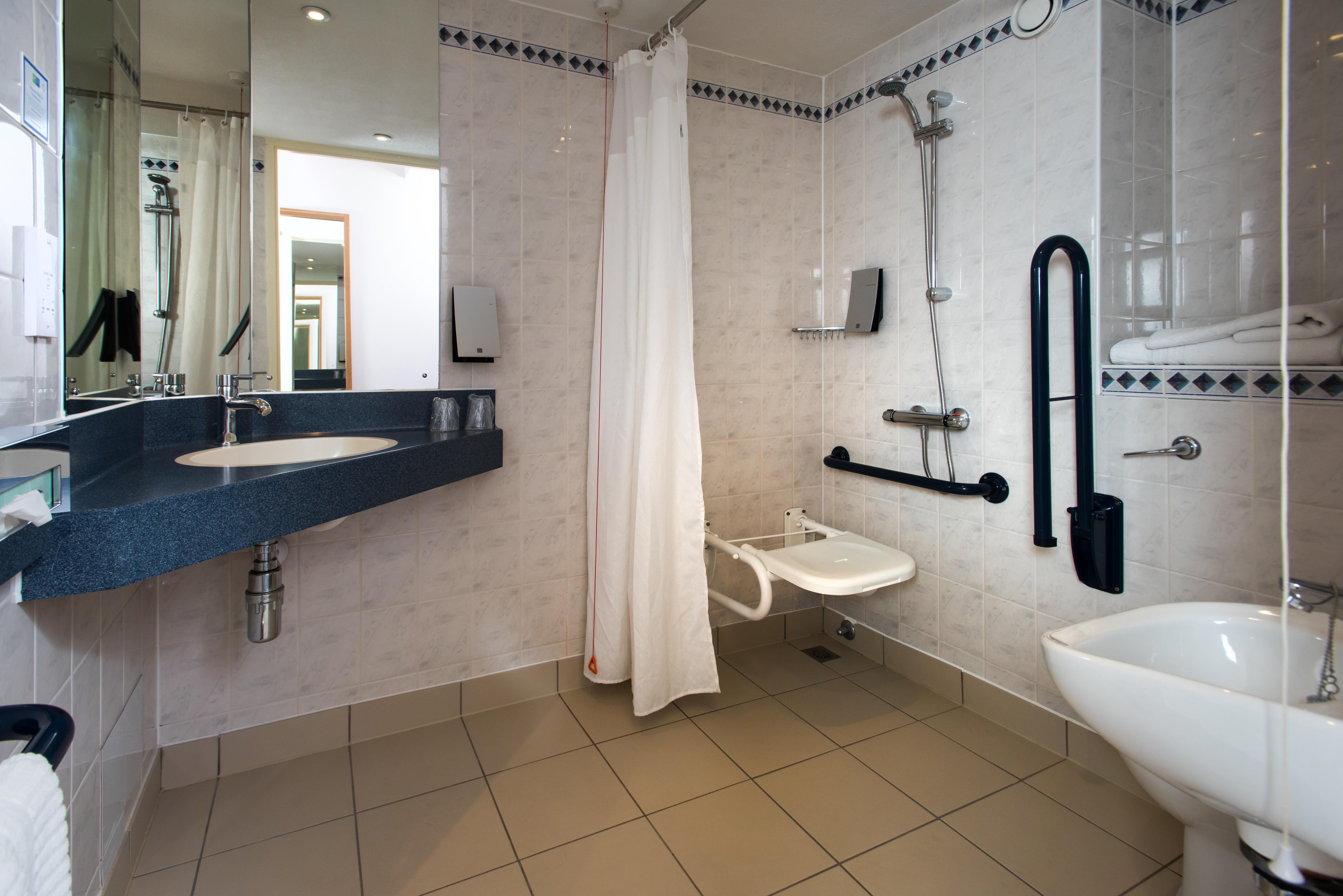 Holiday Inn Express London-Wimbledon-South, An Ihg Hotel Εξωτερικό φωτογραφία