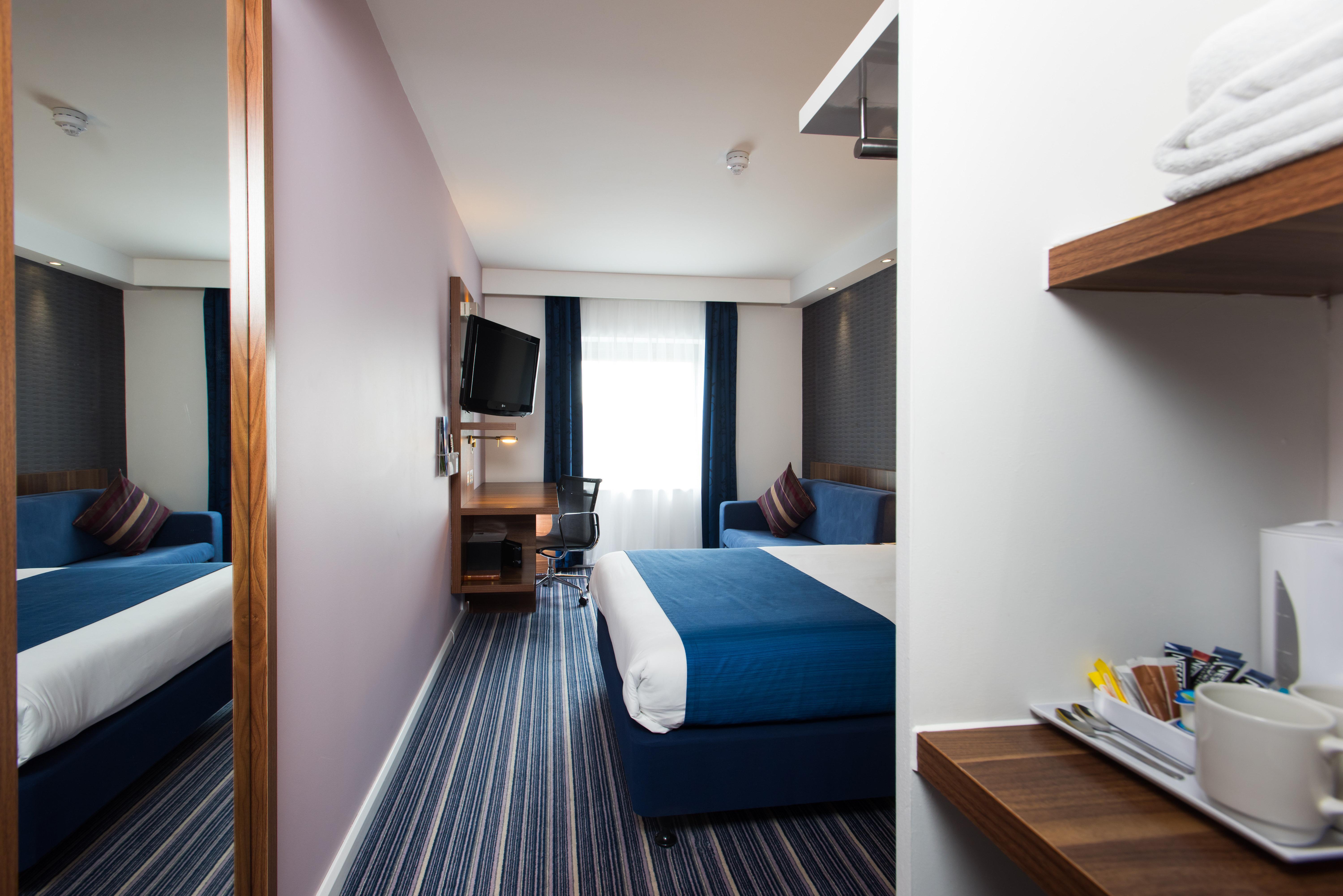 Holiday Inn Express London-Wimbledon-South, An Ihg Hotel Εξωτερικό φωτογραφία