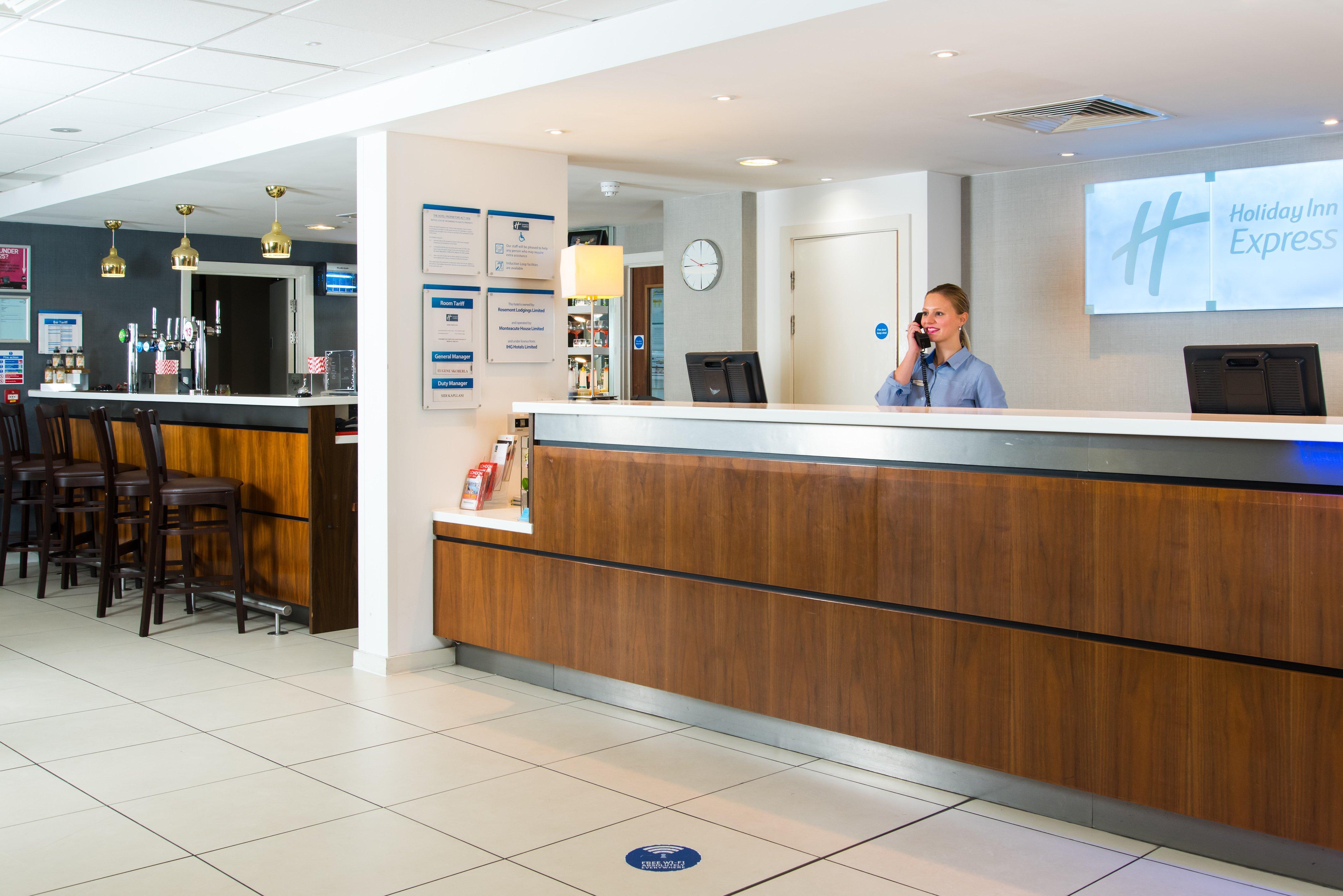 Holiday Inn Express London-Wimbledon-South, An Ihg Hotel Εξωτερικό φωτογραφία