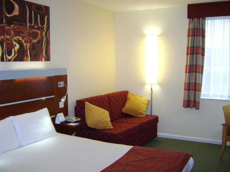 Holiday Inn Express London-Wimbledon-South, An Ihg Hotel Δωμάτιο φωτογραφία
